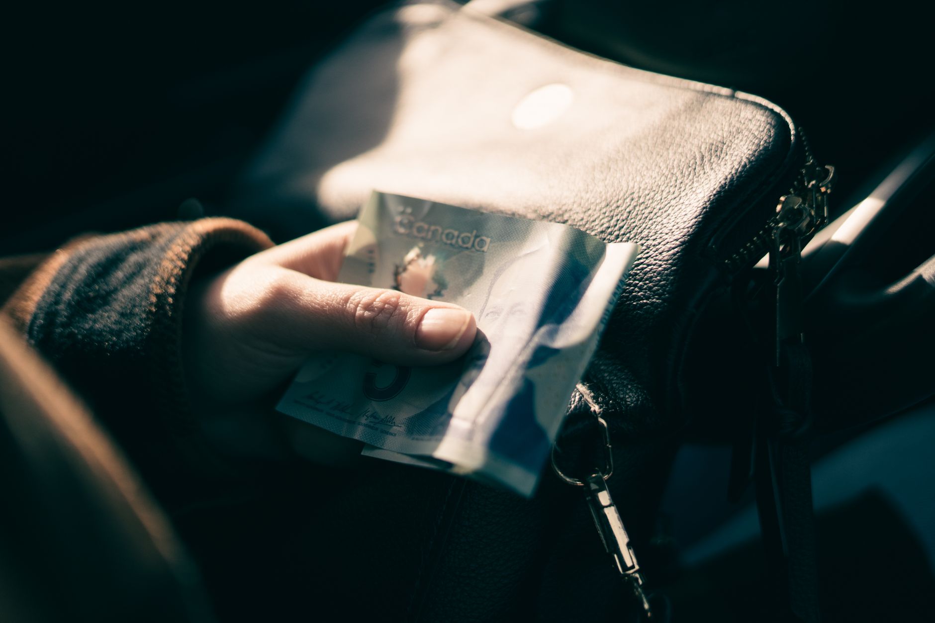 Canadian dollar six-week low: Is it the worst trend for investors?