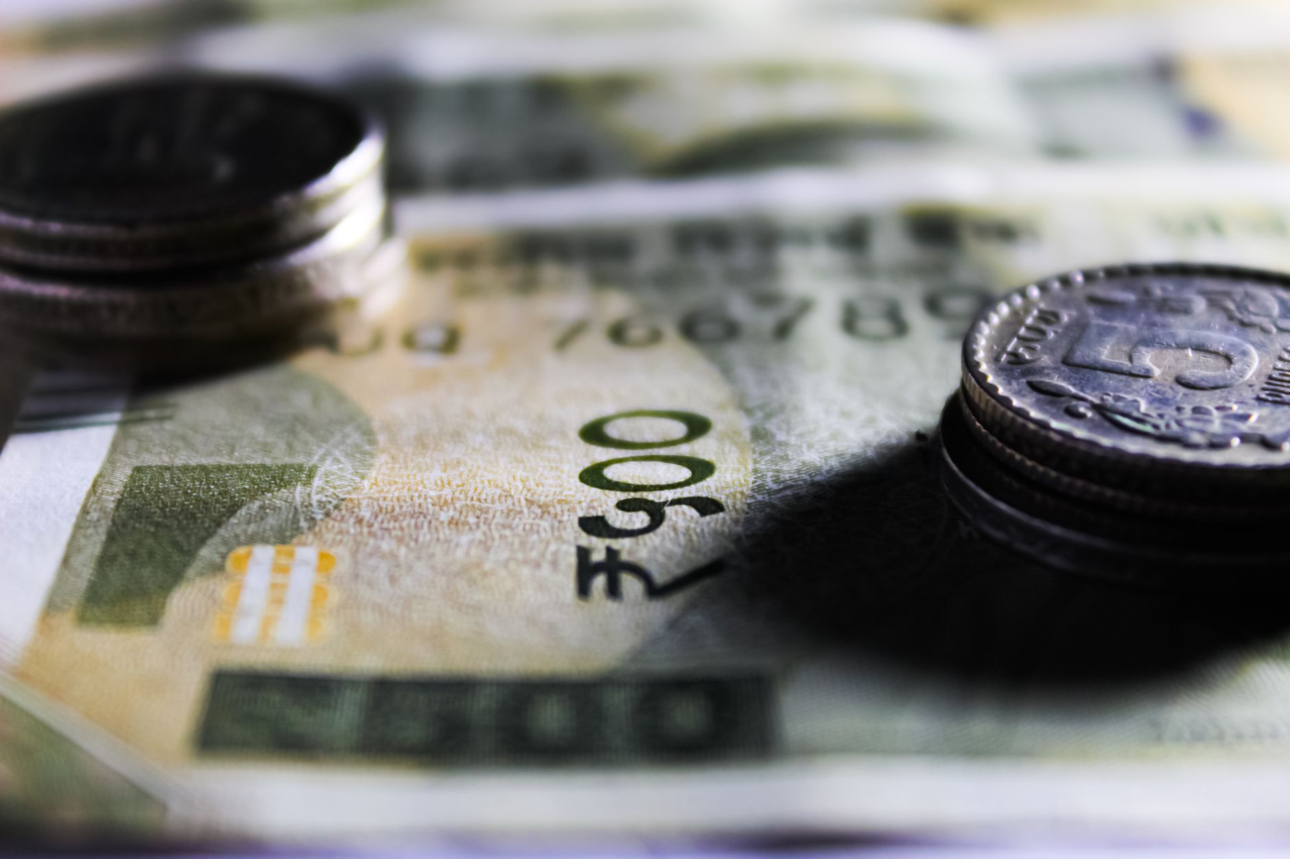 Rupee rise falters: Clear signs of market instability